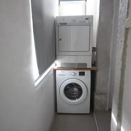 Romantic Chiado 7 -private Small Single With No Outside Window * Lisboa