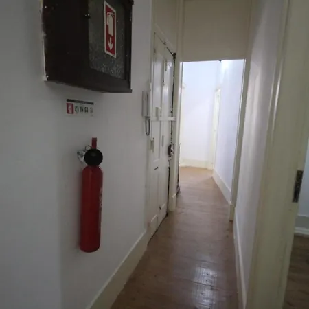 Апартаменты Romantic Chiado 7 -private Small Single With No Outside Window Лиссабон